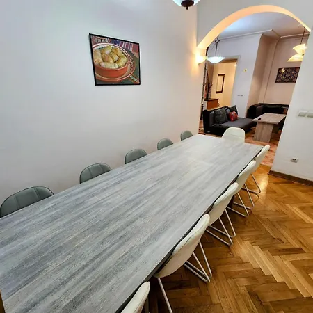 Authentic Centre For Large Groups, Republic Square - Up To 47 People In 5 *