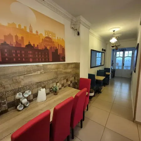 Authentic Centre For Large Groups, Republic Square - Up To 47 People In 5 Apartment *