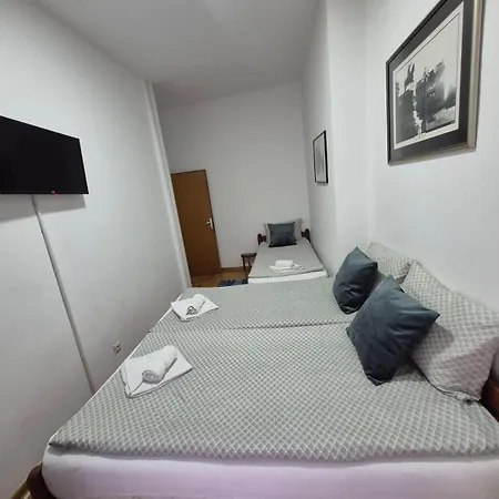 Apartment Authentic Centre For Large Groups, Republic Square - Up To 47 People In 5 *