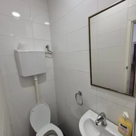 Authentic Centre For Large Groups, Republic Square - Up To 47 People In 5 *