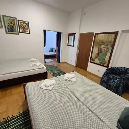 Apartment Authentic Centre For Large Groups, Republic Square - Up To 47 People In 5