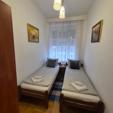 Apartment Authentic Centre For Large Groups, Republic Square - Up To 47 People In 5 *