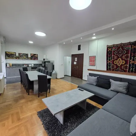 Authentic Centre For Large Groups, Republic Square - Up To 47 People In 5 *