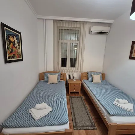 Authentic Centre For Large Groups, Republic Square - Up To 47 People In 5 *