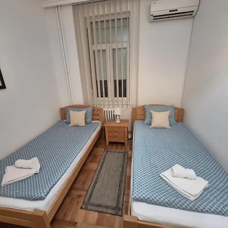 Apartment Authentic Centre For Large Groups, Republic Square - Up To 47 People In 5 *