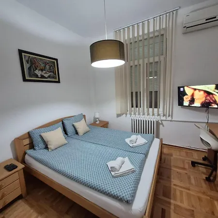 Authentic Centre For Large Groups, Republic Square - Up To 47 People In 5 *