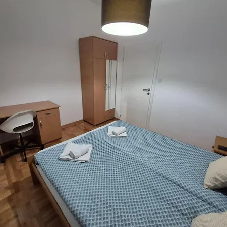 Apartment Authentic Centre For Large Groups, Republic Square - Up To 47 People In 5