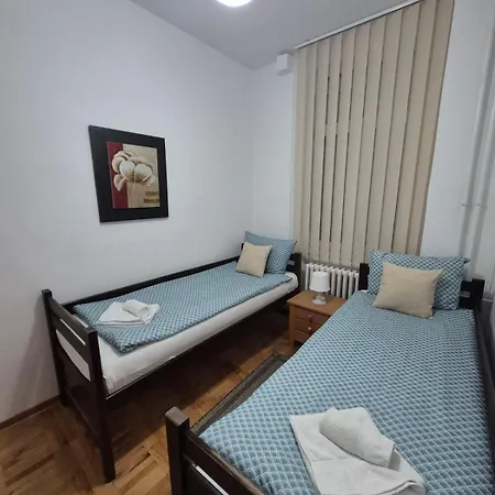 Authentic Centre For Large Groups, Republic Square - Up To 47 People In 5 *
