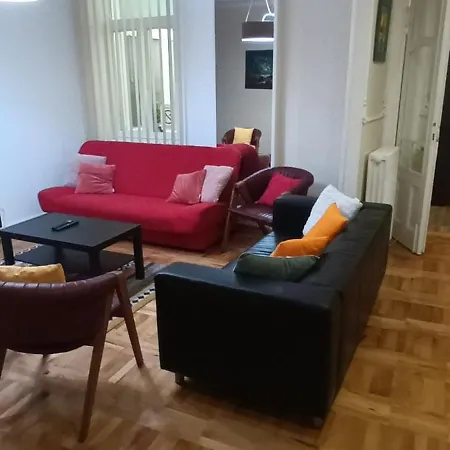 Authentic Centre For Large Groups, Republic Square - Up To 47 People In 5