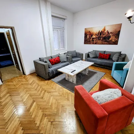 Authentic Centre For Large Groups, Republic Square - Up To 47 People In 5 *