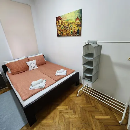 Apartment Authentic Centre For Large Groups, Republic Square - Up To 47 People In 5