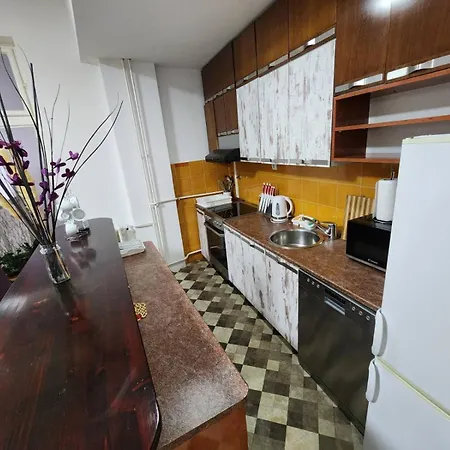 Apartment Authentic Centre For Large Groups, Republic Square - Up To 47 People In 5 *