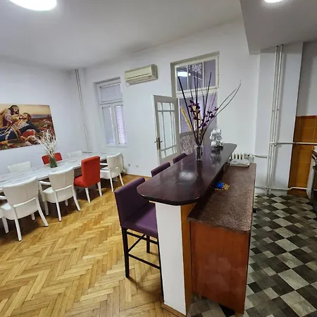 Authentic Centre For Large Groups, Republic Square - Up To 47 People In 5 Apartment Belgrade