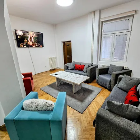 Authentic Centre For Large Groups, Republic Square - Up To 47 People In 5 *